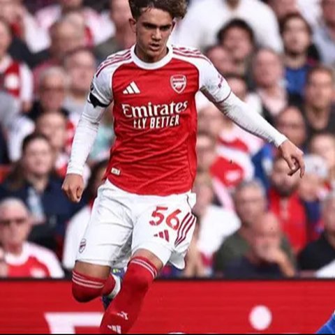 Max Dowman menjalani debut resmi bersama Arsenal di Premier League pada usia 15 tahun dan 234 hari, ketika timnya menang 5-0 atas Leeds United pada pekan kedua di Stadion Emirtes, Sab