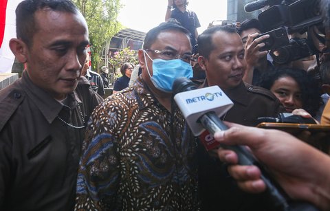 Bupati Pati Jawa Tengah, Sudewo memenuhi panggilan KPK untuk jalani pemeriksaan sebagai saksi kasus deugaan korupsi pengadaan pembangunan jalur kereta api di Wilayah Jawa Tengah/Solo Balapan pada lingkungan Direktorat Jenderal Perkeretaapian Kementerian Perhubungan (DJKA Kemenhub), di Gedung Merah Putih KPK RI, Jakarta, Rabu (27/8/2025)