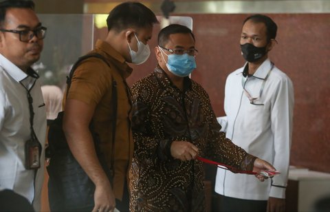 Bupati Pati Jawa Tengah, Sudewo memenuhi panggilan KPK untuk jalani pemeriksaan sebagai saksi kasus deugaan korupsi pengadaan pembangunan jalur kereta api di Wilayah Jawa Tengah/Solo Balapan pada lingkungan Direktorat Jenderal Perkeretaapian Kementerian Perhubungan (DJKA Kemenhub), di Gedung Merah Putih KPK RI, Jakarta, Rabu (27/8/2025)