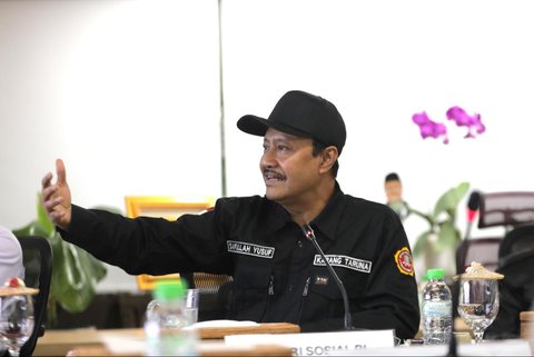 Pertemuan antara Menteri Sosial Saifullah Yusuf (Gus Ipul) dan Wakil Menteri Komunikasi dan Digital Angga Raka Prabowo di Kantor Kemensos