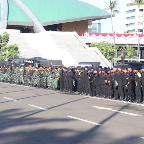 Aksi Buruh di DPR, Kapolda Metro Jaya Jamin Pengamanan Humanis Tanpa Senjata Api