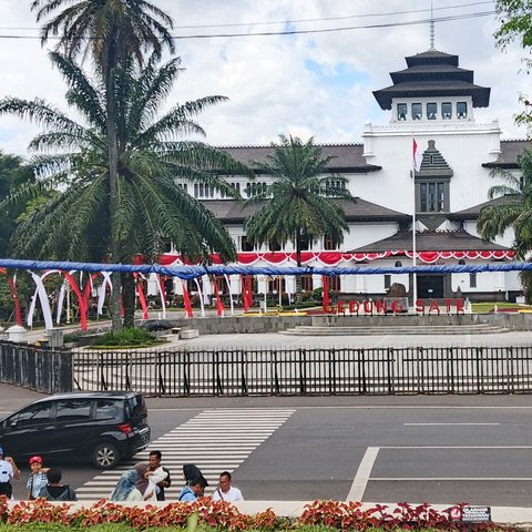 Gedung Sate Dikepung Buruh, Polisi Perketat Pengamanan Jelang Aksi Massal