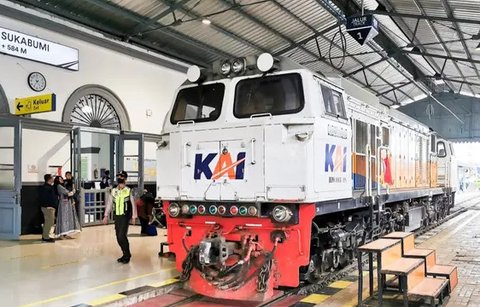 Antrian penumpang di stasiun KAI Sukabumi. (Liputan6.com/Dokumen KAI Daop 1 Jakarta).