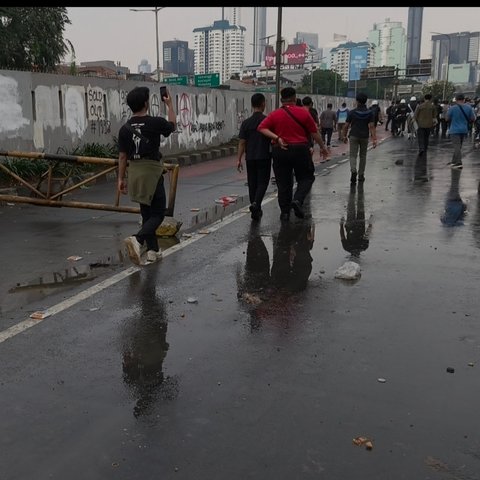 Kondisi Terkini Demo Buruh Depan DPR