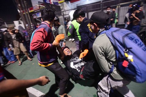 Korban bentrokan antara massa dengan Brimob Polri usai aksi ribuan mahasiswa yang mengkritisi DPR di kawasan Pejompongan, Jakarta, Kamis (28/08/2025).