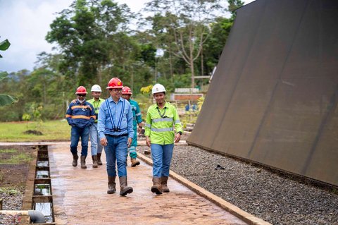 Direktur Harita Nickel bidang Kesehatan, Keselamatan Kerja dan Lingkungan<br />Tonny Gultom Harita Hackel saat memberikan penjelasan pengolahan nikel Harita Nickel di Pulau Obi, Maluku Utara (22/08/2025).