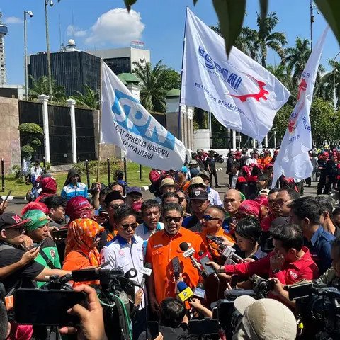 Demo Buruh Depan Gedung DPR