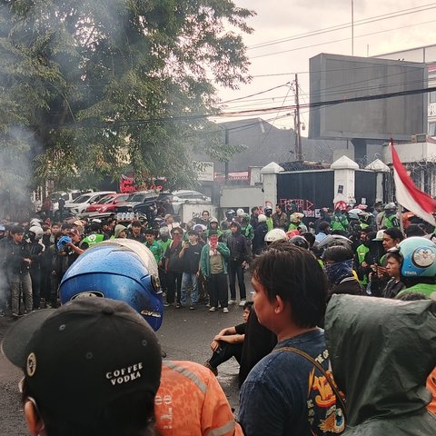 Demo Ojol dan Mahasiswa di DPRD Jabar