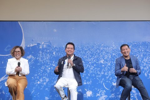 Direktur SCM, Harsiwi Achmad, Direktur Utama BRI, Hery Gunardi dan Direktur Utama I League, Ferry Paulus saat konferensi pers peluncuran BRI Super League 2025--2026 di  SCTV Tower, Jakarta, Minggu (03/08/2025).