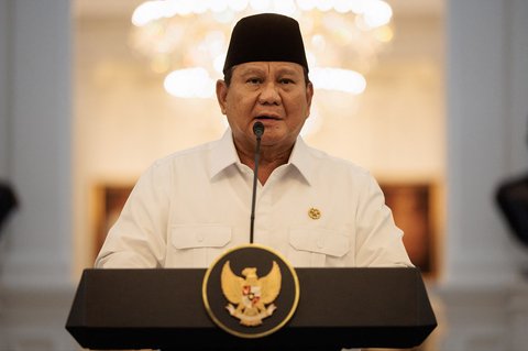 Presiden Prabowo Subianto menyampaikan keterangan pers di Istana Merdeka, Jakarta, Minggu (31/8/2025)