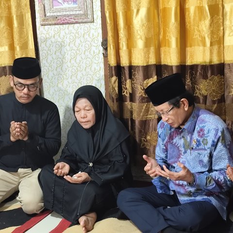 Menag Melayat ke Rumah Duka Korban Kerusuhan di Makassar
