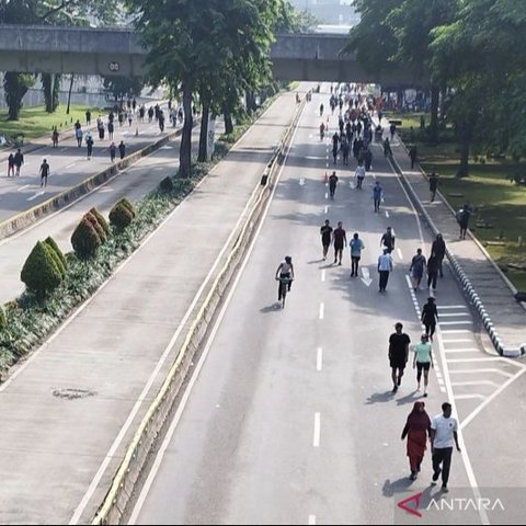 Setelah sempat dilanda kerusuhan, Car Free Day Jakarta di Jalan Sudirman kembali dipadati warga, menunjukkan ibu kota berangsur normal. Mengapa Car Free Day Jakarta ini tetap diadakan?