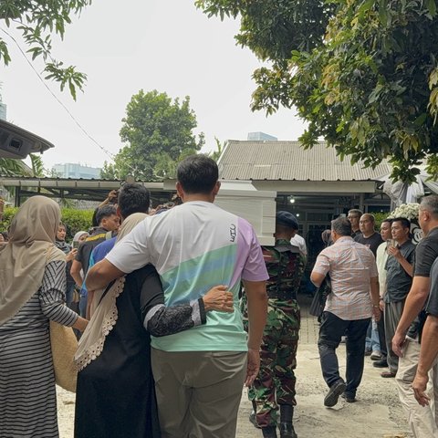 Jenazah Marsma TNI Fajar Adrianto Tiba di Rumah Duka (Lizsa Egeham/Liputan6.com)