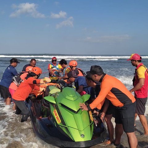 Bapak di Bali Tewas Terseret Arus Usai Selamatkan Anaknya Mandi di Pantai Seminyak