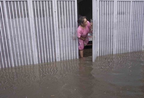 Genangan air di kawasan RT 10 RW 08, Kelurahan Gedong, Kecamatan Pasar Rebo, Jakarta Timur, Senin (4/8/2025
