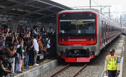 KAI Commuter juga menghadirkan KRL dengan tipe terbaru yang akan segera dioperasikan di wilayah Jabodetabek. (Liputan6.com/Angga Yuniar)