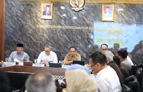 Mendagri Muhammad Tito Karnavian Saat Rapat Koordinasi