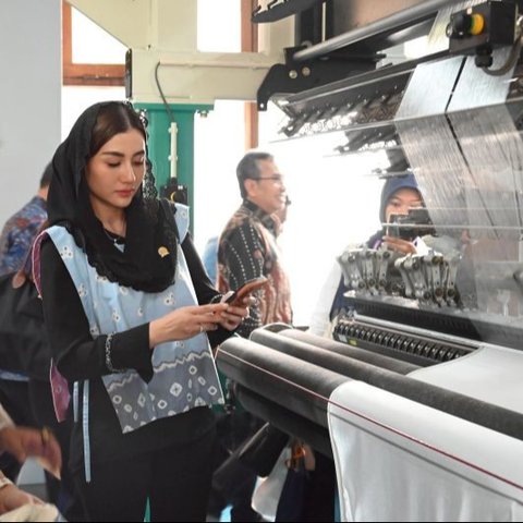 Anggota DPR RI menyoroti ancaman gulung tikar bagi Industri Tekstil Nasional akibat impor besar dan masalah limbah. Apa langkah konkret yang harus segera diambil?