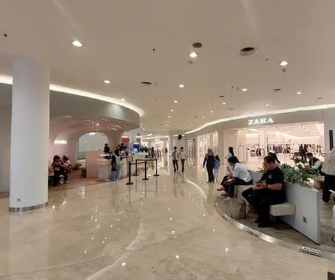 Masyarakat berkunjung di mal. (Foto: Liputan6.com/Arief RH)