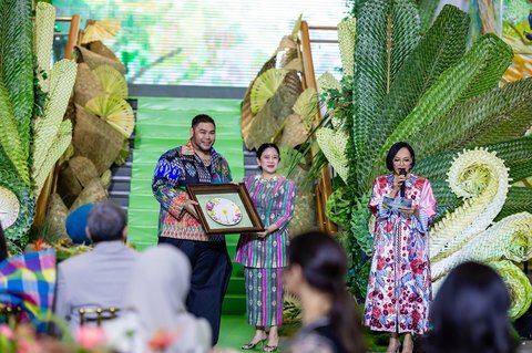 Ketua DPR RI Puan Maharani menghadiri peluncuran lini fashion wastra nusantara baru bertajuk NusaNova
