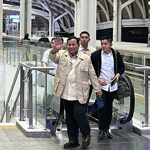 Prabowo Kunjungan Kerja ke Bandung Naik Whoosh