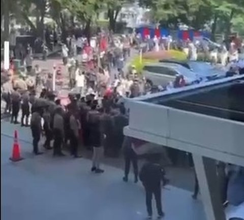 Duduk Perkara Massa Datangi Kawasan Pondok Indah Golf, Polisi Sampai Buat Barikade