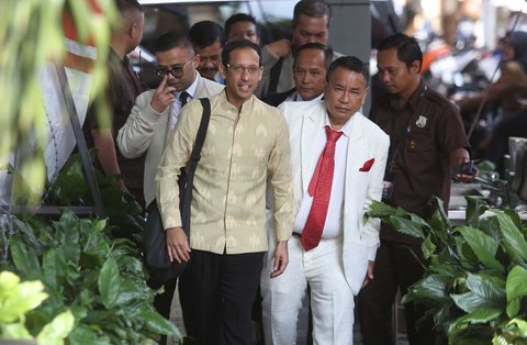 Mantan Menteri Pendidikan, Kebudayaan, Riset, dan Teknologi (Mendikbudristek) Nadiem Anwar Makarim saat  memenuhi panggilan KPK di Gedung KPK, Jakarta, Kamis (07/08/2025).
