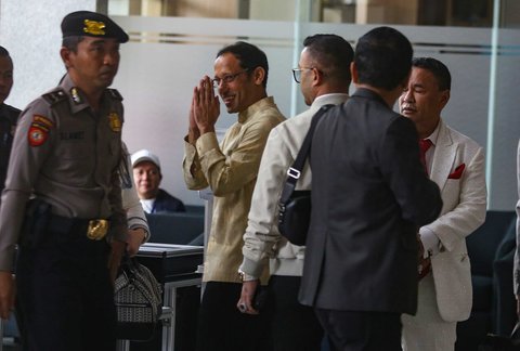 Mantan Menteri Pendidikan, Kebudayaan, Riset, dan Teknologi (Mendikbudristek) Nadiem Anwar Makarim saat  memenuhi panggilan KPK di Gedung KPK, Jakarta, Kamis (07/08/2025).