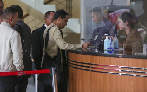 Mantan Menteri Pendidikan, Kebudayaan, Riset, dan Teknologi (Mendikbudristek) Nadiem Anwar Makarim saat  memenuhi panggilan KPK di Gedung KPK, Jakarta, Kamis (07/08/2025).