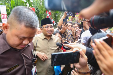 Mantan Menteri Agama Yaqut Cholil Qoumas  saat memenuhi panggilan Komisi Pemberantasan Korupsi di Gedung KPK, Jakarta, Kamis (07/08/2025). Kedatangan Yaqut ke kantor lembaga antirasuah untuk diperiksa dalam kasus dugaan korupsi kuota haji pada 2024.