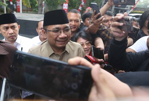 Mantan Menteri Agama Yaqut Cholil Qoumas  saat memenuhi panggilan Komisi Pemberantasan Korupsi di Gedung KPK, Jakarta, Kamis (07/08/2025). Kedatangan Yaqut ke kantor lembaga antirasuah untuk diperiksa dalam kasus dugaan korupsi kuota haji pada 2024.