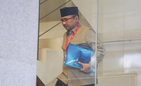 Mantan Menteri Agama Yaqut Cholil Qoumas  saat memenuhi panggilan Komisi Pemberantasan Korupsi di Gedung KPK, Jakarta, Kamis (07/08/2025). Kedatangan Yaqut ke kantor lembaga antirasuah untuk diperiksa dalam kasus dugaan korupsi kuota haji pada 2024.