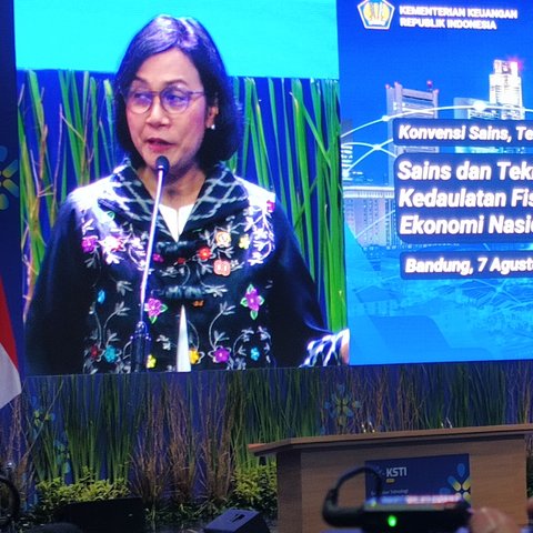 Sri Mulyani dalam acara KSTI 2025 di Sasana Budaya Ganesa