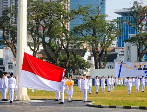 Peringatan HUT Kota Medan dipimpin Wali Kota Medan, Rico Waas. Upacara ditandai dengan prosesi pengibaran bendera merah putih