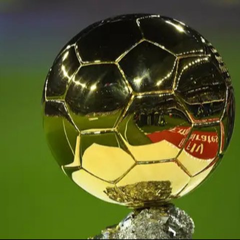 Penghargaan pesepak bola terbaik di dunia, Ballon d'Or edisi tahun 2021 tak lama lagi akan digelar. France Football sebagai penyelenggara telah merilis 30 nama nominasi. Tercatat, ada 5 dari