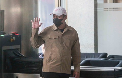 Bupati Kolaka Timur, Abdul Azis, tiba di Gedung Komisi Pemberantasan Korupsi (KPK), Jakarta, Jumat (8/8/2025),