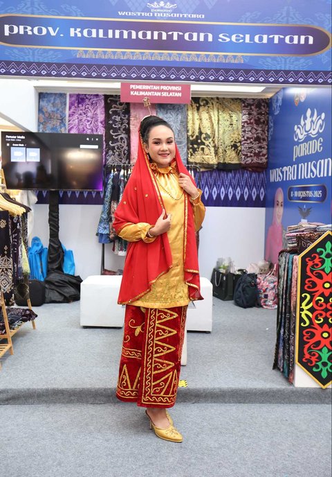 Stand wastra UMKM Parade Wastra Nusantara 2025 di Kota Kasablanka, Jakarta. Jumat (08/08/2025).