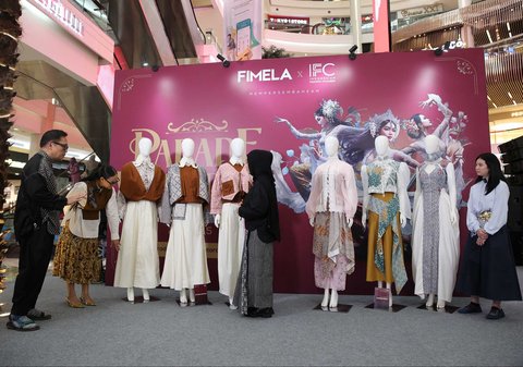Penjurian Anugrah Tata Wastra 2025 saat keguiatan Parade Wastra Nusantara 2025 di Kota Kasablanka, Jakarta. Jumat (08/08/2025). <br />Fimela.com/ Adrian Putra