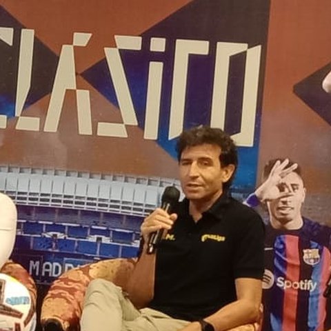 <p>Luis Milla dalam&nbsp;konferensi pers Real Madrid vs Barcelona dalam duel El Clasico Liga Spanyol di Jakarta, Jumat (16/10/2022). Real Madrid akan menjamu&nbsp;Barcelona di Santiago Bernabeu, Minggu, 16 Oktober. (foto: Liputan6.com/Bogi Triyadi)</p>