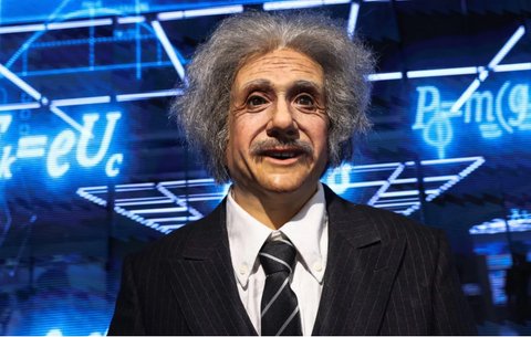 Albert Einstein Dihidupkan Lagi dengan Muka Lebih Seram Tiba-Tiba Masuk ke Sebuah Toko, Begini Penampakannya