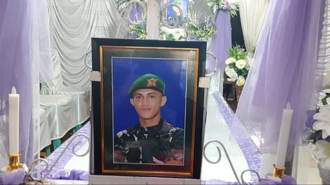 Prada Lucky Namo (23), prajurit TNI di NTT akhirnya meninggal dunia setelah dirawat secara intensif selama empat hari di rumah sakit usai diduga mendapat penganiayaan berat dari seniornya.
