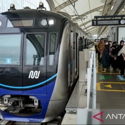 Nikmati tarif spesial Rp80 untuk MRT Jakarta dan Transjakarta selama dua hari penuh! Kebijakan ini hadir sebagai bagian dari perayaan HUT RI ke-80, mendorong mobilitas hemat dan ramah lingkungan.