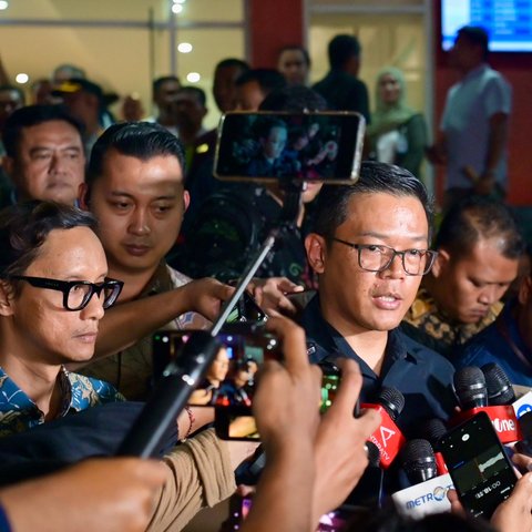 Momen Haru Menlu Sugiono Jemput Jenazah Zetro Leonardo Purba Diplomat Ditembak di Peru: Kami akan Teruskan Perjuanganmu