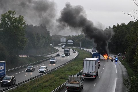 Polisi anti huru hara tiba untuk mengamankan jalan di Rennes, Prancis barat, Selasa (10/09/2025).