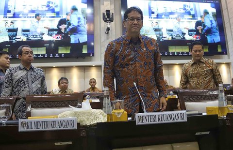 Menteri Keuangan Purbaya Yudhi Sadewa sebelum mengikuti rapat kerja di Kompleks Parlemen, Senayan, Jakarta, Rabu (10/9/2025).