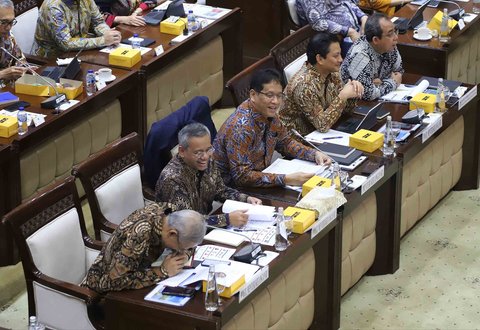 Menteri Keuangan Purbaya Yudhi Sadewa  saat mengikuti rapat kerja di Kompleks Parlemen, Senayan, Jakarta, Rabu (10/9/2025).