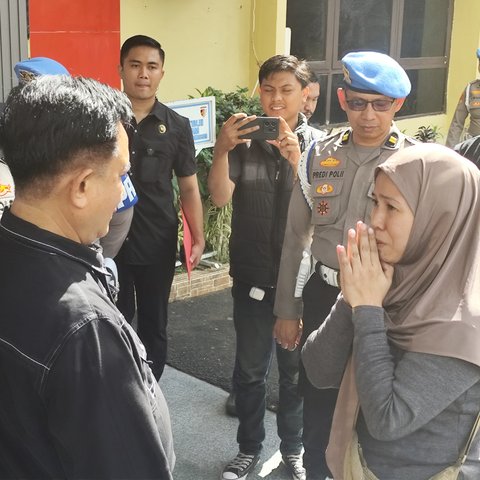 Keluarga Ojol Korban Kerusuhan Demo di Makassar Histeris Depan Menko Yusril, Tolak Restorative Justice