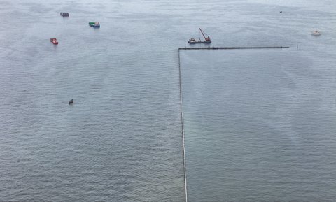 Tanggul laut yang ramai di media sosial di kawasan Cilincing, Jakarta Utara, Kamis (11/9/2025)..