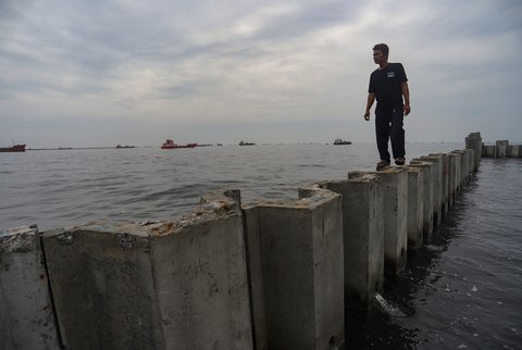 Tanggul laut yang ramai di media sosial di kawasan Cilincing, Jakarta Utara, Kamis (11/9/2025)..