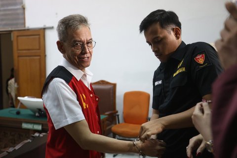 Musisi Fariz RM saat menjaliani sidang putusan terkait penyalahgunaan narkoba di Pengadilan negeri Jakarta Selatan, Kamis (11/09/2025).